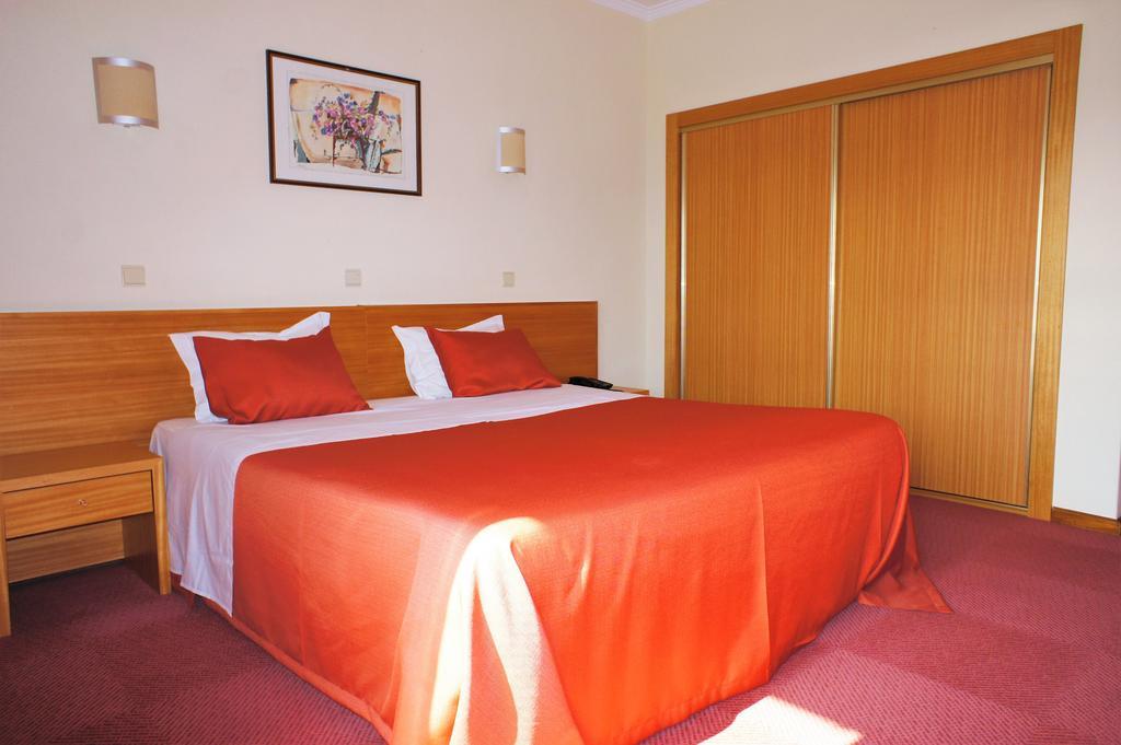 Hotel Contriz โปโว เดอ วาร์ซิม ภายนอก รูปภาพ