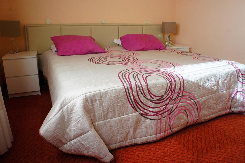 Hotel Contriz โปโว เดอ วาร์ซิม ภายนอก รูปภาพ