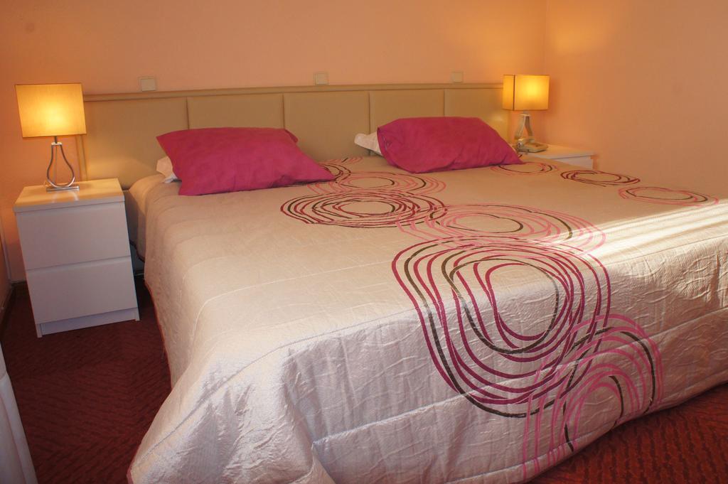 Hotel Contriz โปโว เดอ วาร์ซิม ภายนอก รูปภาพ