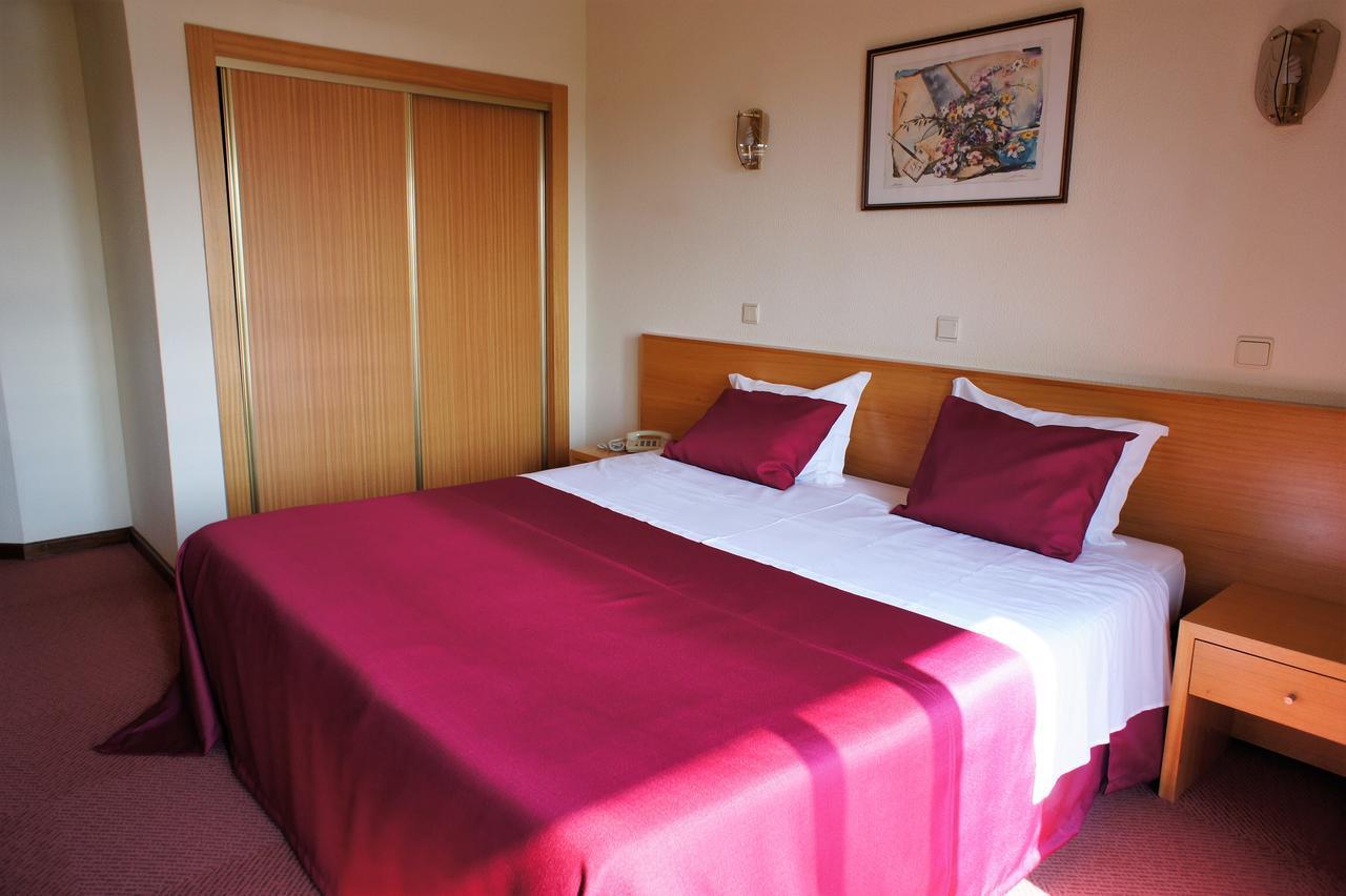 Hotel Contriz โปโว เดอ วาร์ซิม ภายนอก รูปภาพ