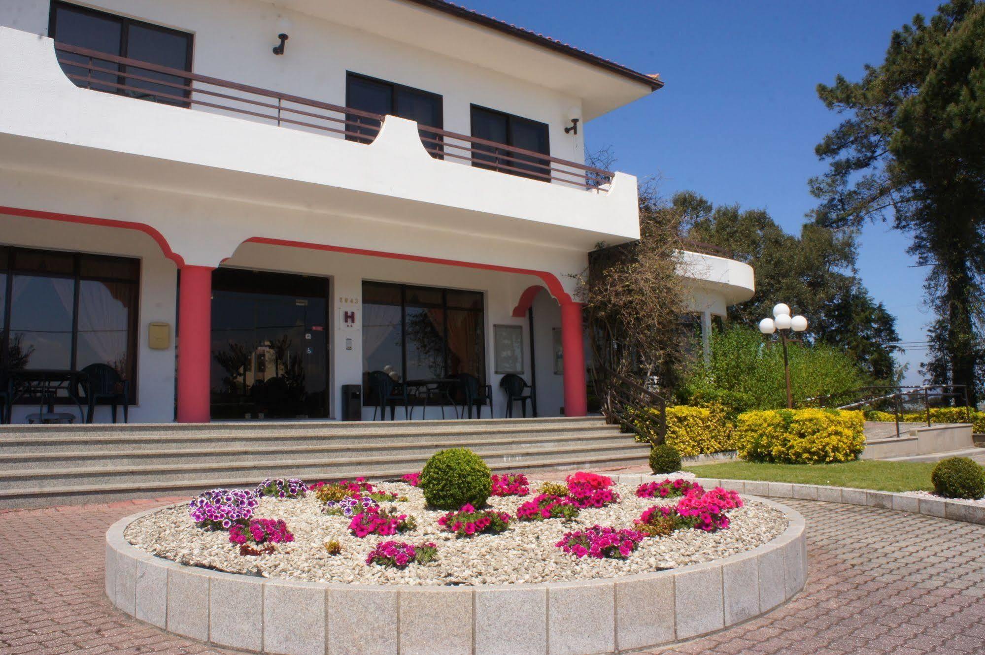 Hotel Contriz โปโว เดอ วาร์ซิม ภายนอก รูปภาพ