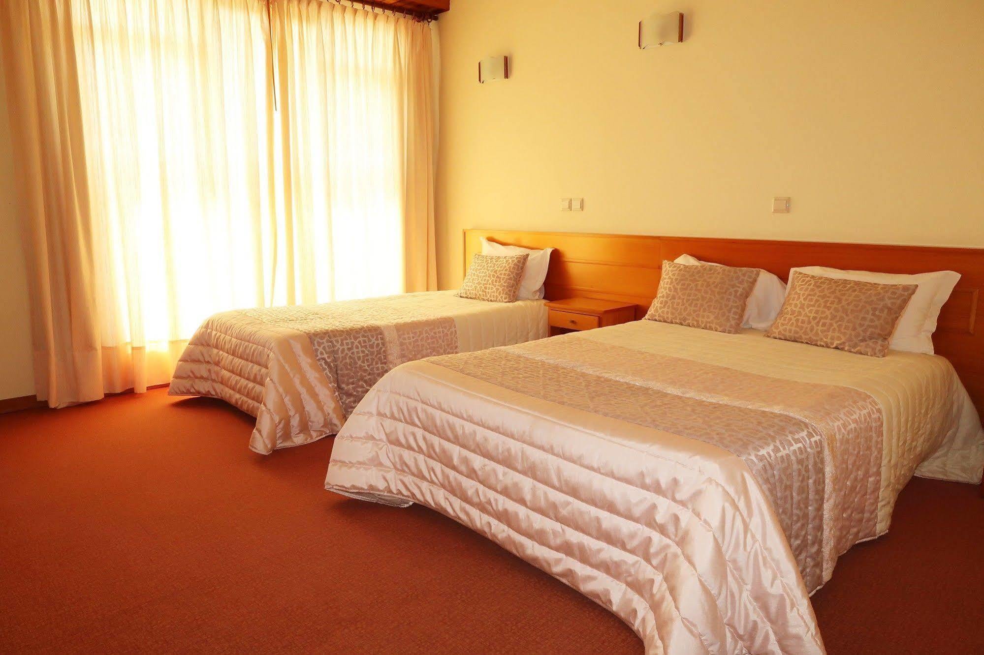 Hotel Contriz โปโว เดอ วาร์ซิม ภายนอก รูปภาพ