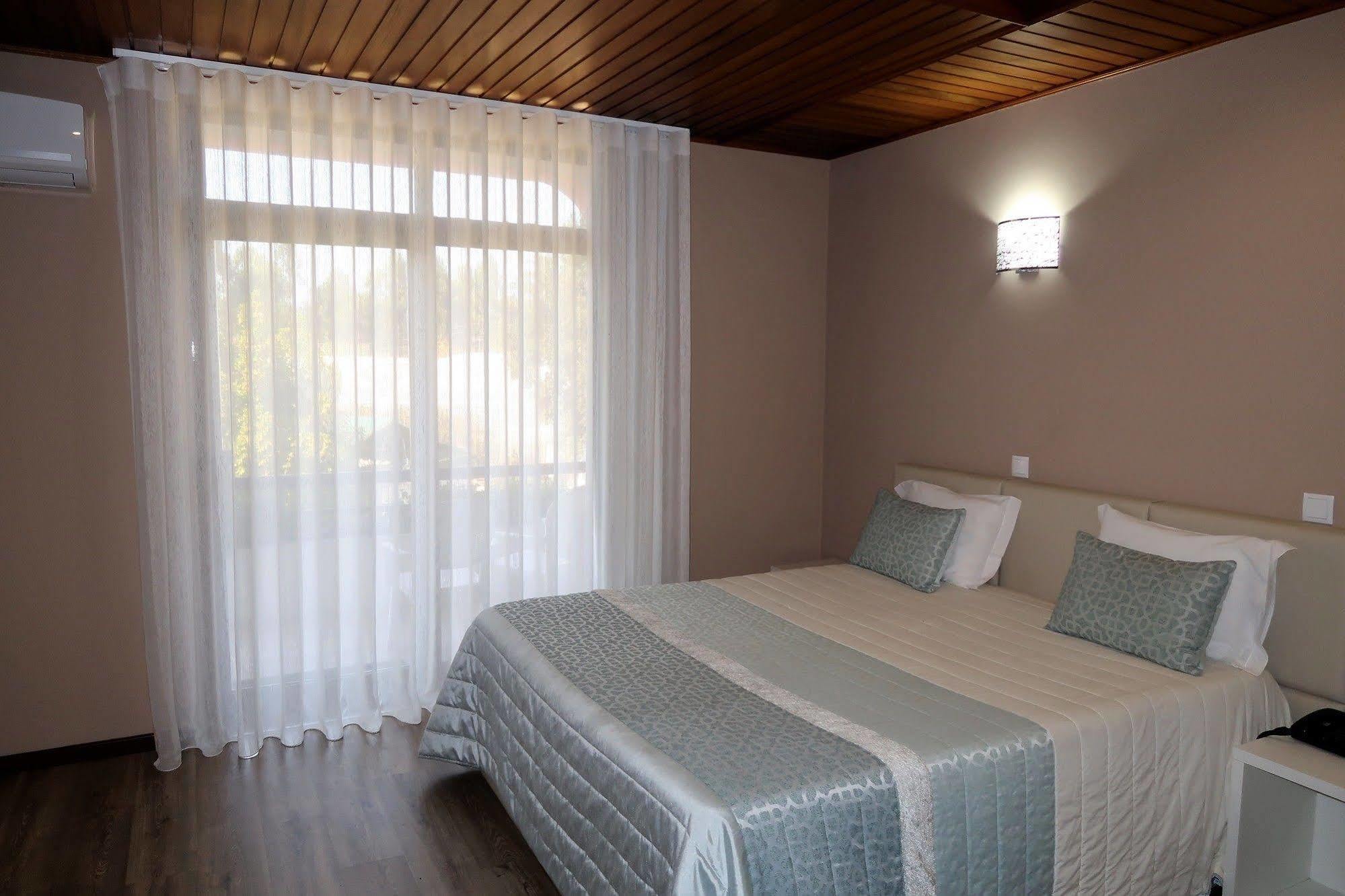 Hotel Contriz โปโว เดอ วาร์ซิม ภายนอก รูปภาพ