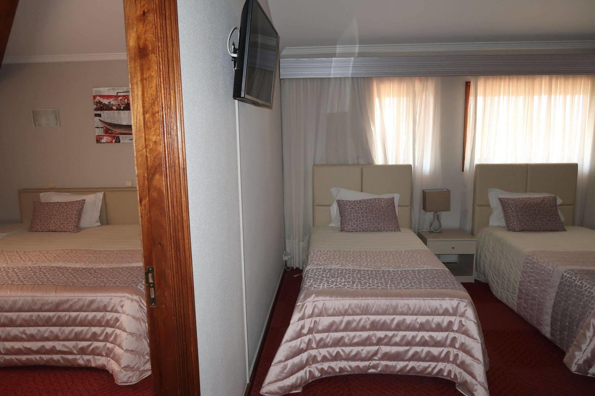 Hotel Contriz โปโว เดอ วาร์ซิม ภายนอก รูปภาพ