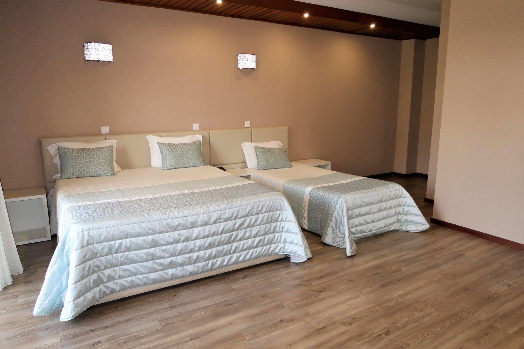 Hotel Contriz โปโว เดอ วาร์ซิม ภายนอก รูปภาพ