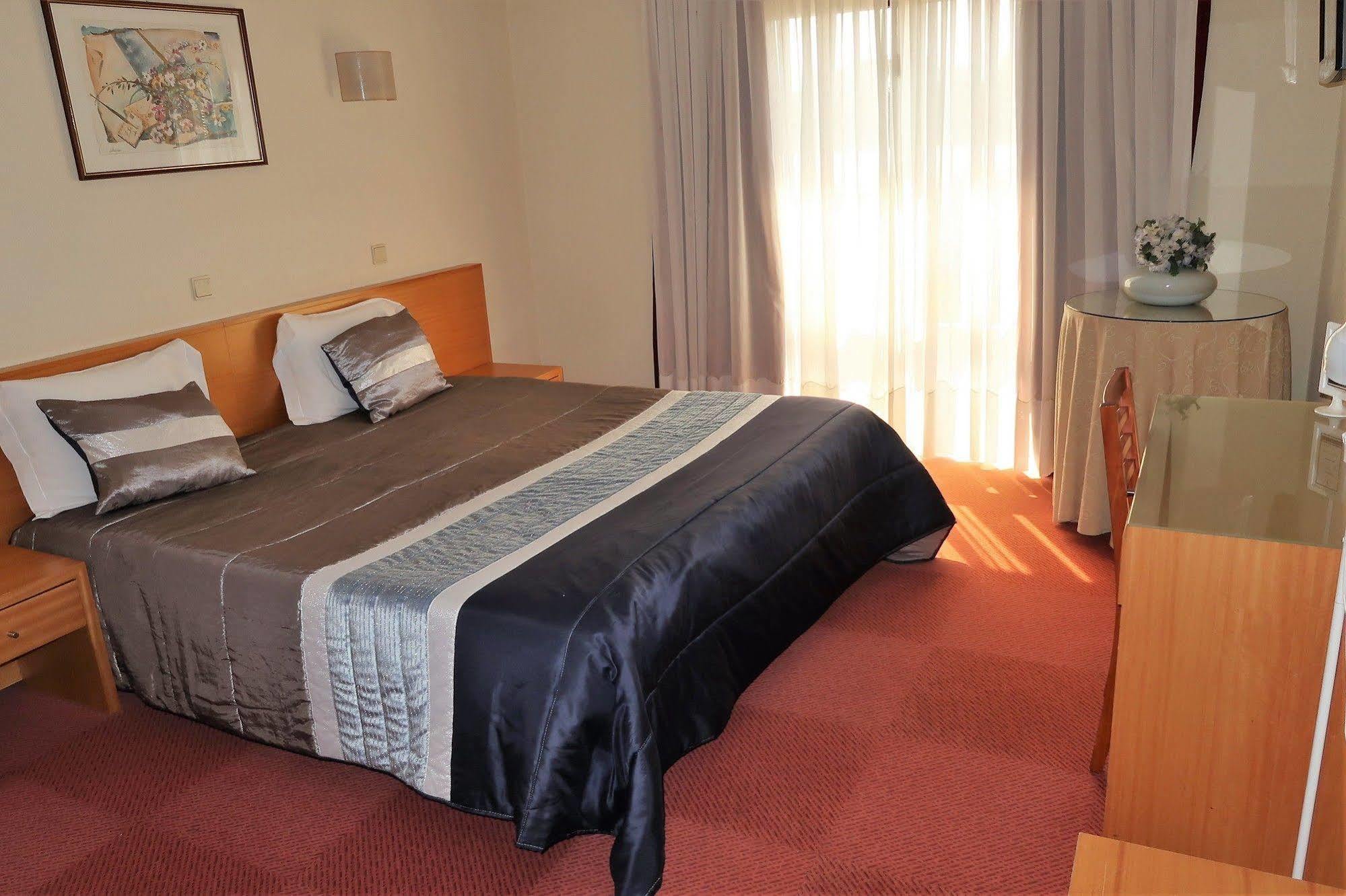 Hotel Contriz โปโว เดอ วาร์ซิม ภายนอก รูปภาพ