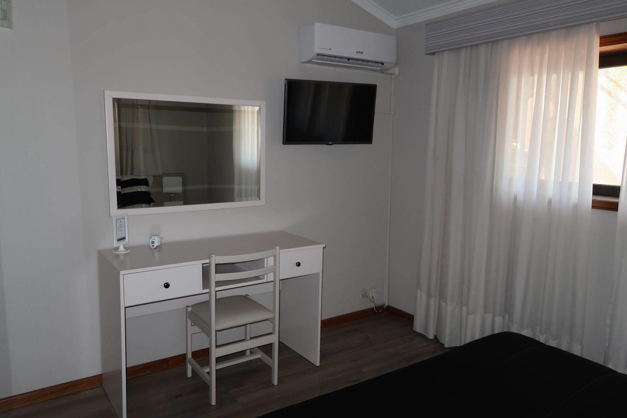 Hotel Contriz โปโว เดอ วาร์ซิม ภายนอก รูปภาพ