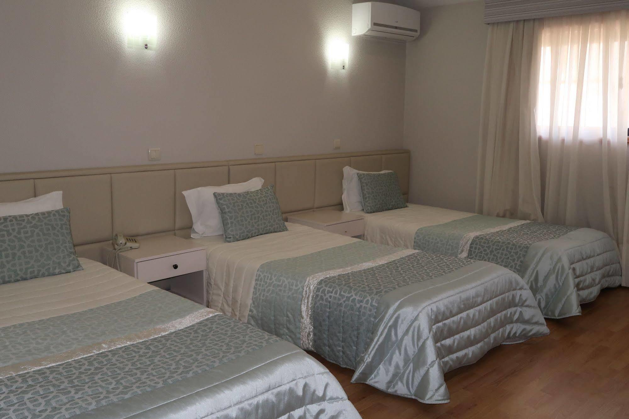 Hotel Contriz โปโว เดอ วาร์ซิม ภายนอก รูปภาพ